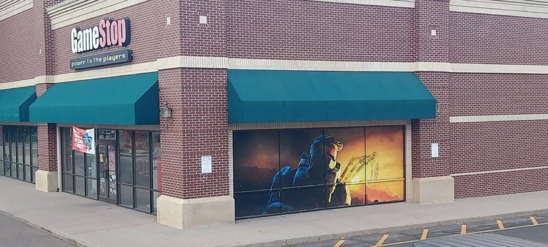 GameStop on their Halo 3 window mural in Colorado that’s been up since 2007:

"We'll take it down when something better comes out"