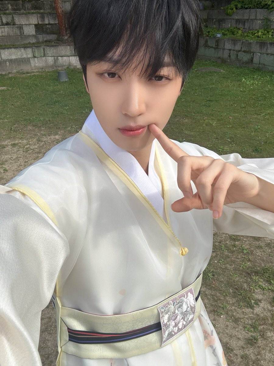 TheKingDom_GF's tweet photo. [👑]

KINGMAKER 즐거운 추석 연휴 보내세요🌕

#TheKingDom #더킹덤 #TKD https://t.co/2vpNYr1Joo