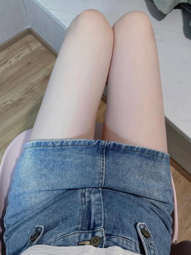 muu98566's tweet photo. 中秋節連吃三天烤肉感覺肚子都大了~ 
還好腿還是有點空隙😂
#台中個工 #台中紓壓 #泰國浴澡SPA #泡泡奶推 #小親吻 #摩擦秘辛 #無膜吹 #龍根底筋 #深毒龍 #互舔式69 https://t.co/dAjBiCYlFP