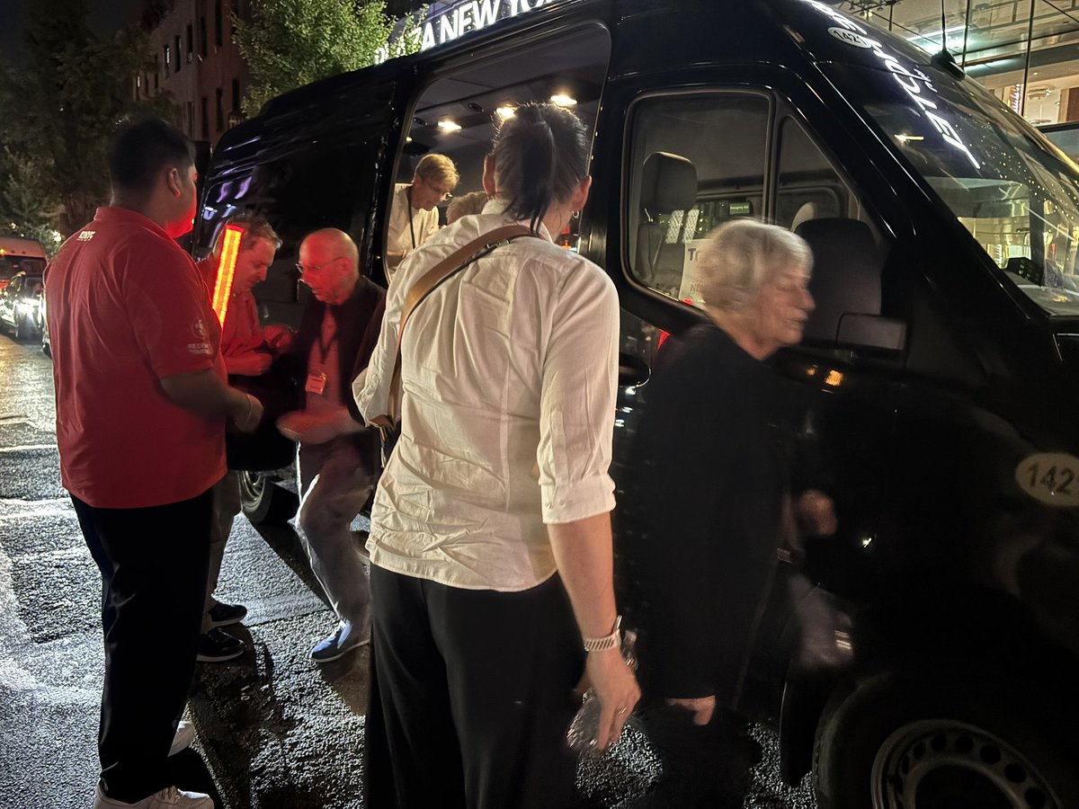 Welcome Travelwise Holidays to NYC for their pre-Cruise Big Apple experience.

After a 17-hour flight from Auckland, these Kiwis' were met at JFK by a Red Jacket team member. Upon their arrival to the hotel, it was room keys, a brief hotel orientation, water and welcome goodies.