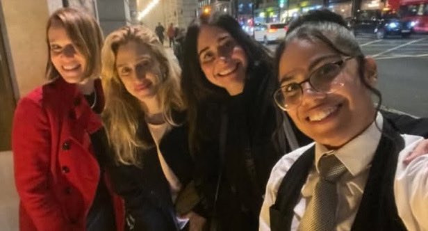 VEIO AI! Alessandra Negrini, Mariana Ximenes e Amora Mautner atendem fãs