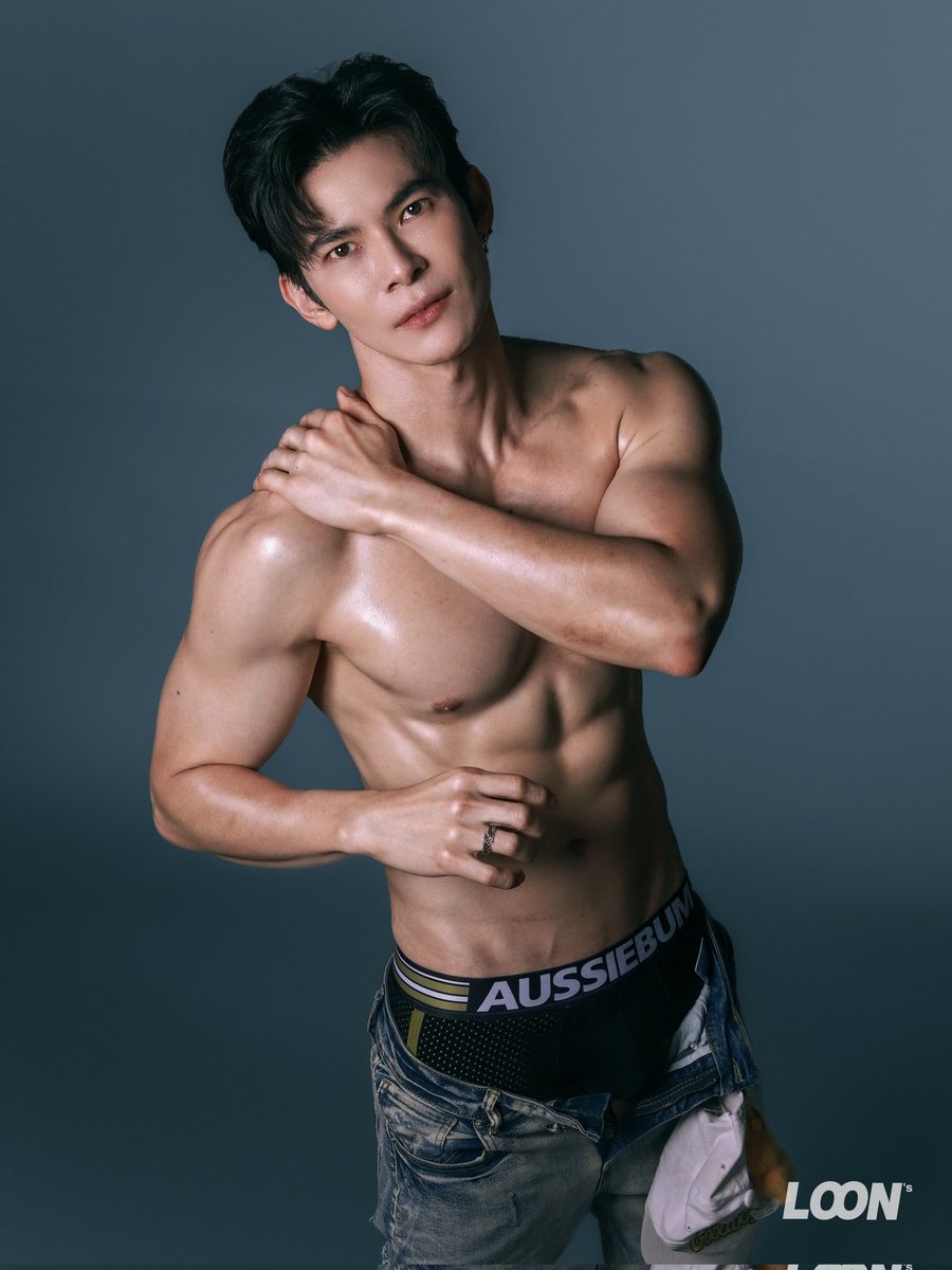 Akkho7's tweet photo. Body profile ครั้งแรกกับ @EricLoon6 เอาจริง เหนื่อยแต่ภูมิใจอยู่นา 😁😁 https://t.co/YoMCpfj1Wx