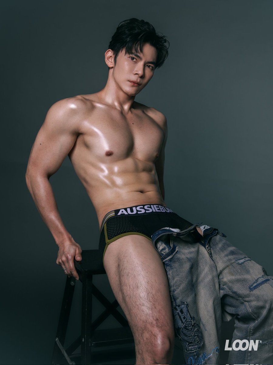 Akkho7's tweet photo. Body profile ครั้งแรกกับ @EricLoon6 เอาจริง เหนื่อยแต่ภูมิใจอยู่นา 😁😁 https://t.co/YoMCpfj1Wx
