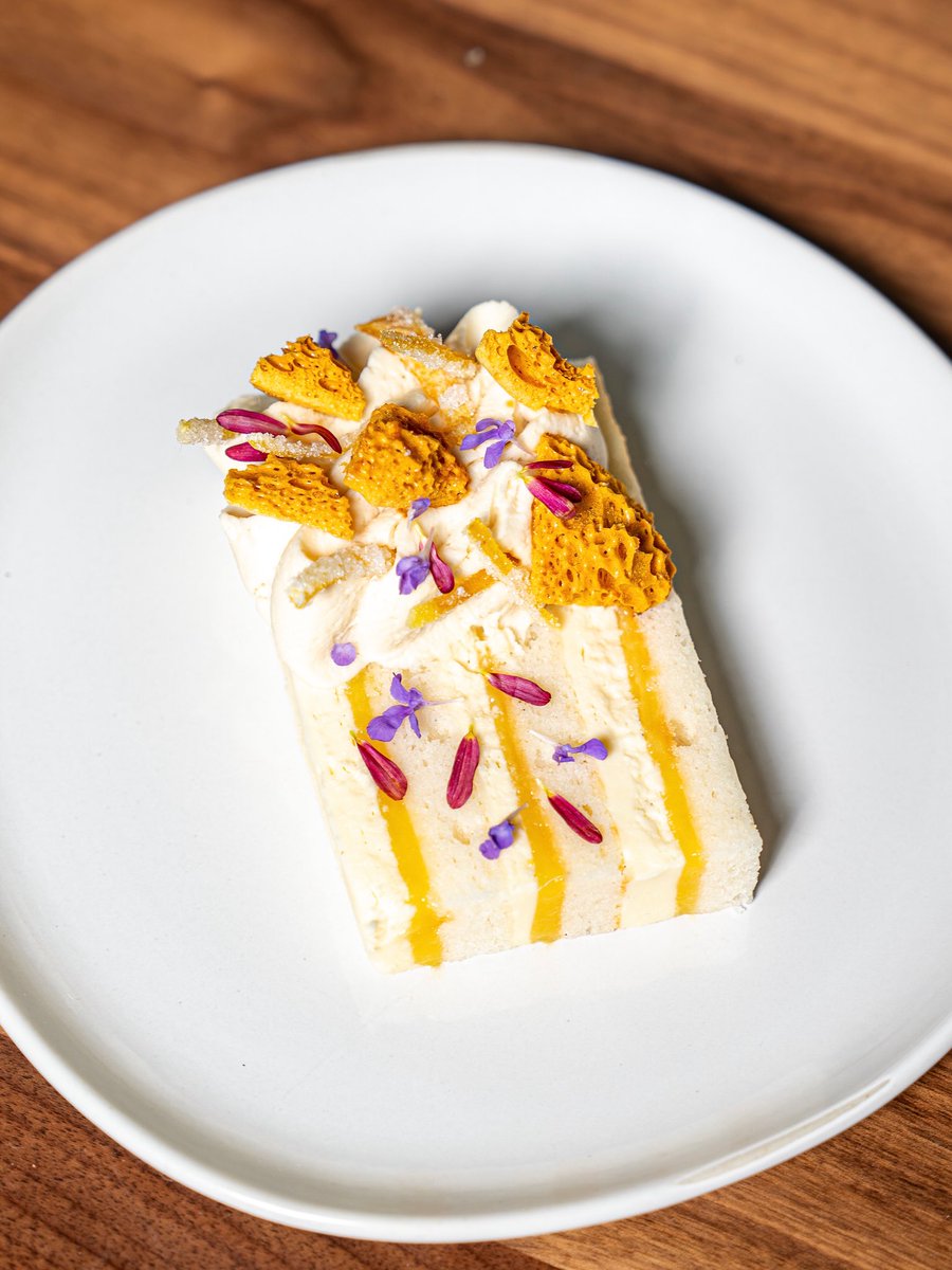 ON THE MENU 🍰 Buttermilk Cake with meyer lemon curd, burnt honey chantilly, whipped mascarpone and candied citrus 
#CUthere