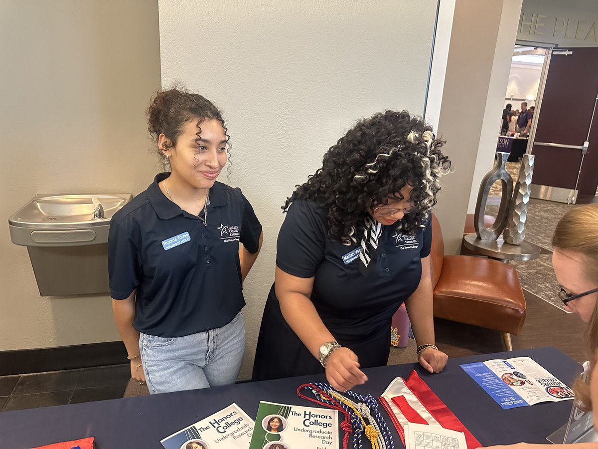 HumbleISD_AVID's tweet image. Our incredible AVID Tutors represented the Lone Star College–Kingwood Honors College @ CollegeNight25! They shared opportunities &amp;amp; resources with future college students.

We’re so proud of the way they continue to inspire and guide others on the journey to higher education!