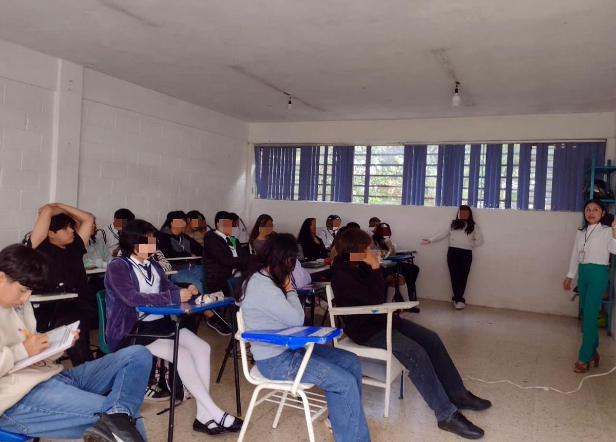 Comisión de Atención a Víctimas Puebla (@ceeavigobpue) on Twitter photo #PorAmorAPuebla 🫶 | Con el respaldo del <a href="/Gob_Puebla/">Gobierno de Puebla</a> y el liderazgo de nuestra titular, <a href="/LizLizGallegos/">Liz Gallegos</a> , el personal de la Comisión impartió la ponencia “Competencias de la CEEAVI” en la Escuela Preparatoria Federal por Cooperación Lic. Benito Juárez, en Huauchinango. #PorAmorAPuebla 🫶 | Con el respaldo del <a href="/Gob_Puebla/">Gobierno de Puebla</a> y el liderazgo de nuestra titular, <a href="/LizLizGallegos/">Liz Gallegos</a> , el personal de la Comisión impartió la ponencia “Competencias de la CEEAVI” en la Escuela Preparatoria Federal por Cooperación Lic. Benito Juárez, en Huauchinango.
