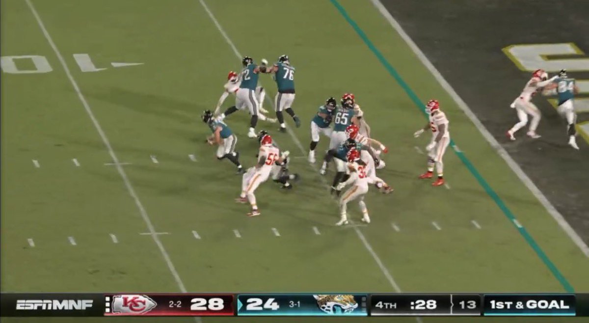 WokeeJa's tweet image. Just look at Chris jones and nick Bolton. Unserious defense