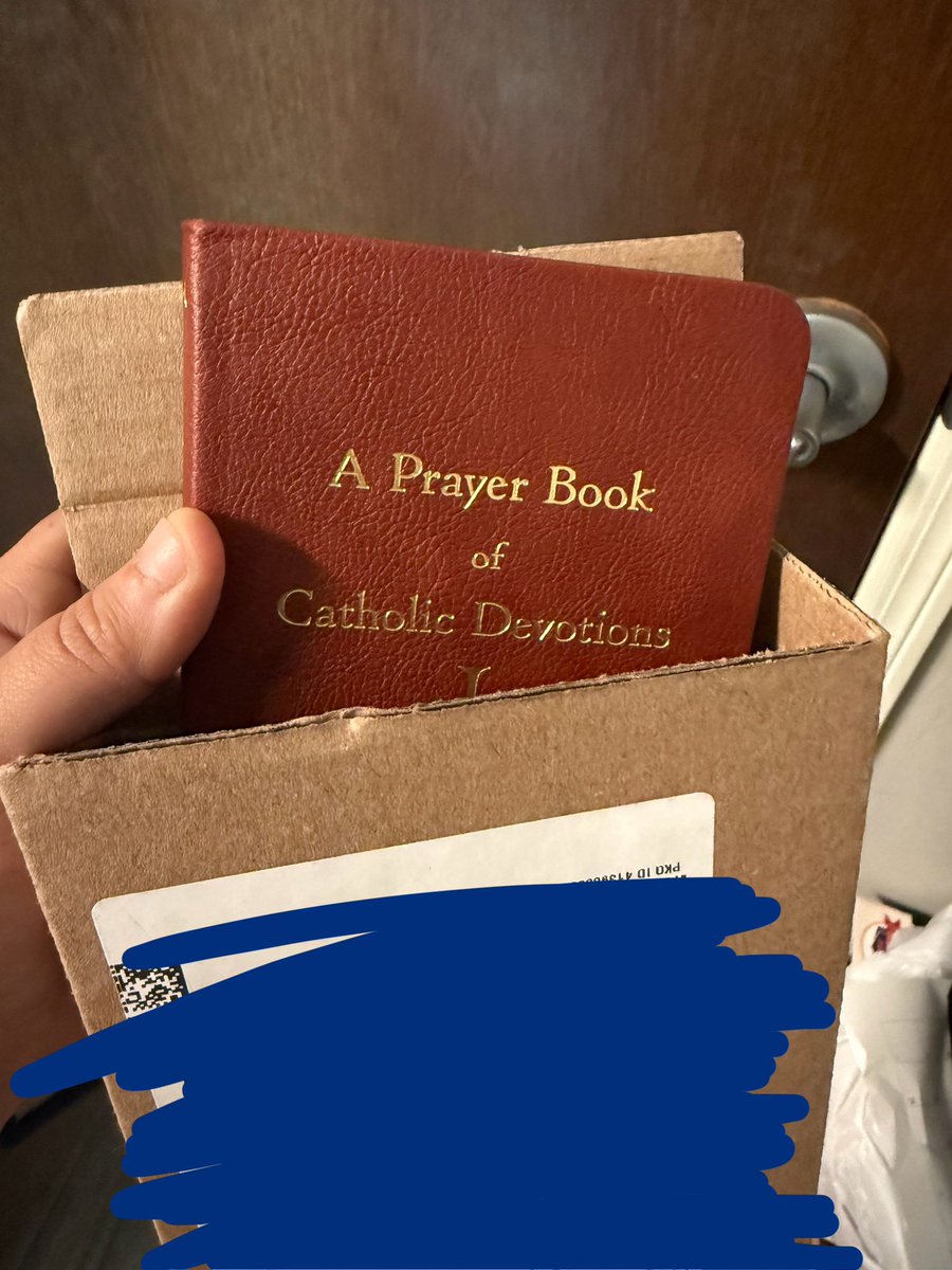 ledgendaaary's tweet photo. @midnightstaylor Proof it’s pretty intentional https://t.co/ii1Ie7EbGF
