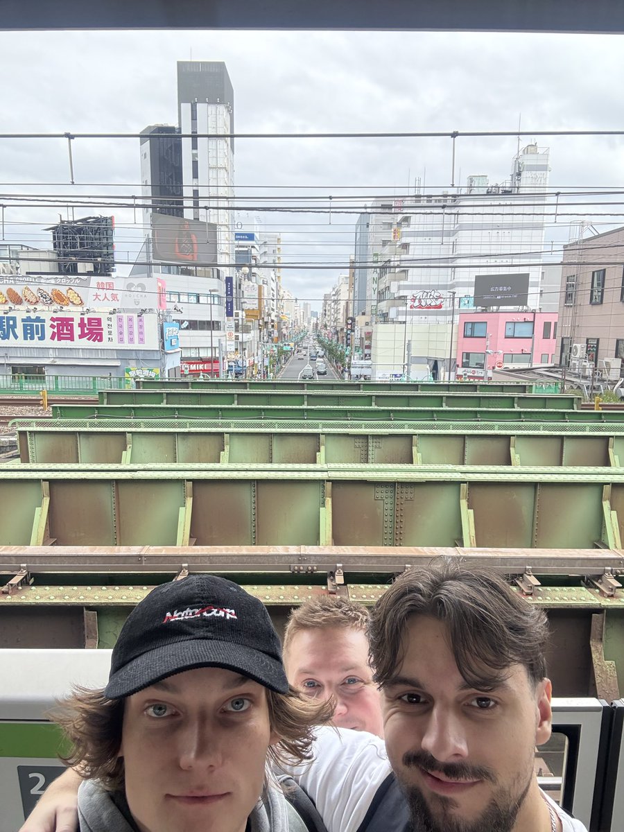 propernator's tweet image. japan facebook selfie