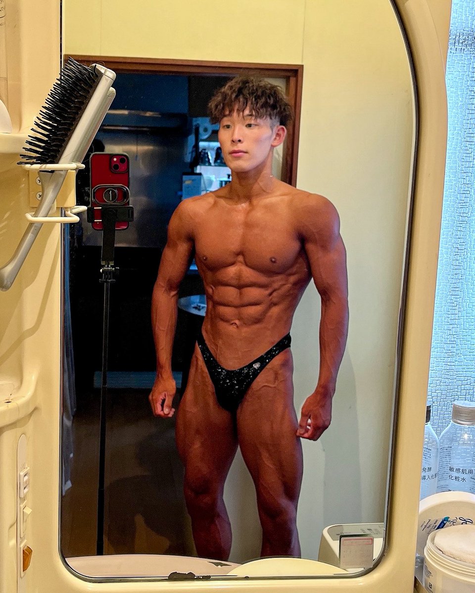 ryoma_ota's tweet photo. 筋トレを始めてなんか変わったこと

・運動神経良くなった
・学生よりなんか体力ある
・記憶力の向上
・根拠のない自信
・なんか顔変わった
・頭良くなった...気がするだけかも
・体重増えた
・ニキビなくなった https://t.co/wjP0bH3vv9