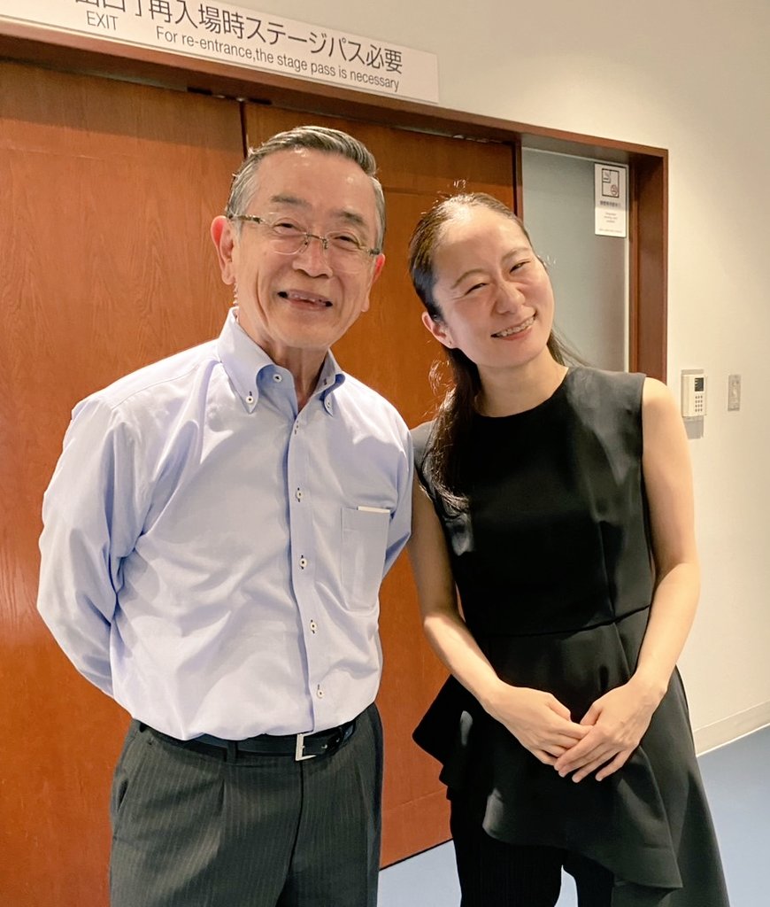 アンコールの超々絶技巧、パッセージ、跳躍、重音、ピチカートも圧巻で、お客様も感動したここと思います。終演後、百音さん、名フィルのコンマス小川さんと記念に撮影しました。
今回のコンサートは、豊田自動織機様の主催でしたが、クラシックコンサートを主催される企業様には、敬意を表します。