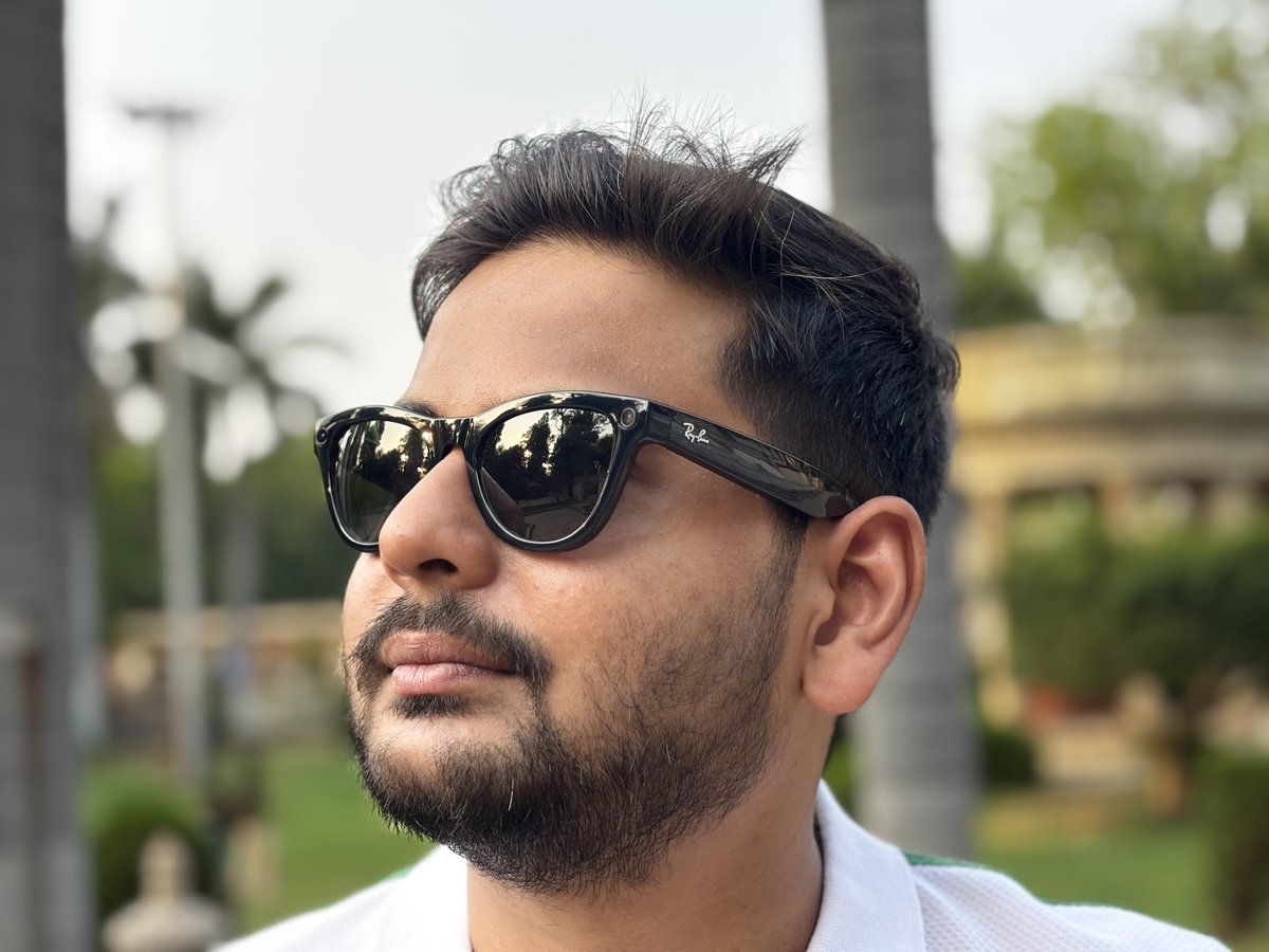 utsavtechie's tweet image. Are Smart Glasses Going to Replace Phones?

Short Answer: No (at least for now).

But smart glasses will become the coolest gadgets and accessories for you in the coming years.

While they still have a long way to go, they’re already more practical than bulky VR/AR headsets like…