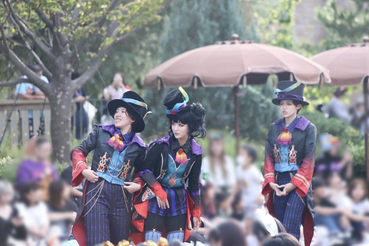 🎩🚹🚺🚹「なんか向こう多くない⁉︎」

ダンレク直前のわちゃり
先頭組の日常ぽくて可愛くてお気に入り🙂‍↕️

📷：<a href="/05pomuchan02/">みんみん🐴</a> 
🎩🚹：<a href="/uhix_99/">ゆひ🎩</a> 
🎩🚹：<a href="/ghostsuitor/">ましぃ🎩</a> 
#Dハロ仮装2025