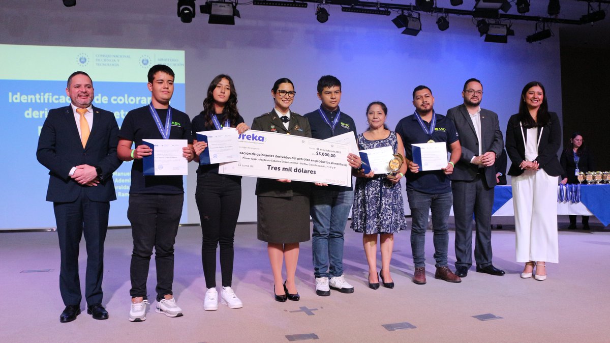 CONACYT Clausuró la Semana Nacional de la Ciencia y la Tecnología 2025,la ceremonia  contó con la participación de la Ministra de Educación, Ciencia y Tecnología, Capitán y Doctora Karla Trigueros y el Lic. Edgar Alvarenga Presidente de CONACYT.