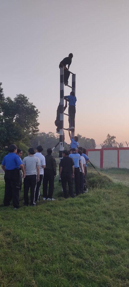 JaiHindForever1's tweet image. Day 4 at Army Attachment Camp is INSANE! 🚁💥 Cadets tackled battle obstacle courses, tank rides, BMP rides &amp;amp; drone flying sessions! 🪖🚒 High-tech training &amp;amp; firefighting drills took their skills to the next level! 🔥💪 #ArmyAttachmentCamp #FutureWarriors #MilitaryTraining
