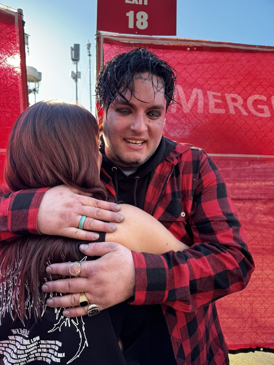 QueenHachii's tweet photo. Went to Aftershock purely to see Get Scared perform for the first time since 2019, and oh boy I saw them perform- BUT I ALSO MET THE LEAD SINGER AND HE SIGNED MY ARM 😭 

Literally the sweetest and it healed apart of me :,) https://t.co/mzSHKbdJrR