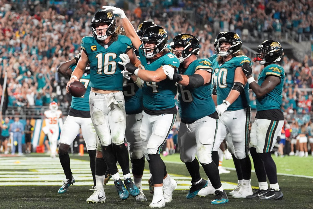 NFL's tweet image. This play tho...