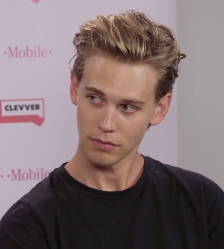 caustinthinker's tweet image. if austin butler and callum turner were age accurate for ‘masters of the air’

( gale cleven - 25 , john egan - 28 )