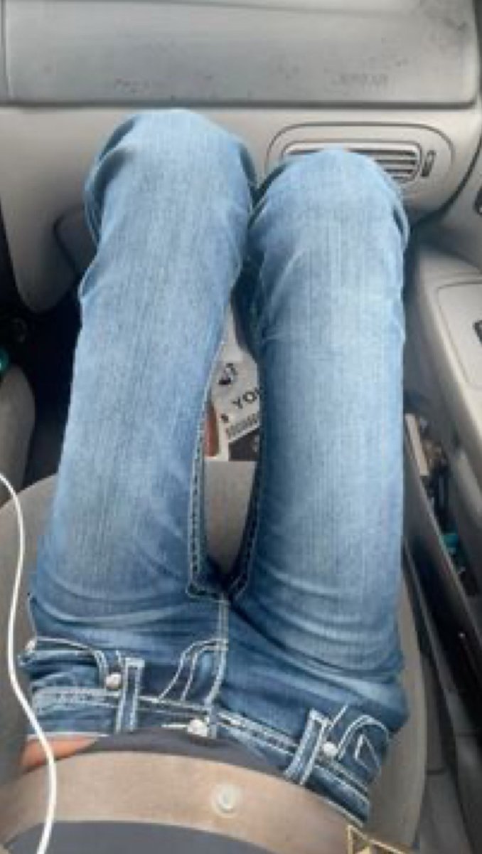 lilyscoolstuff's tweet image. thinspo legs in jeans 😻😻
#thinspo #bodyspo #edtwt #ed