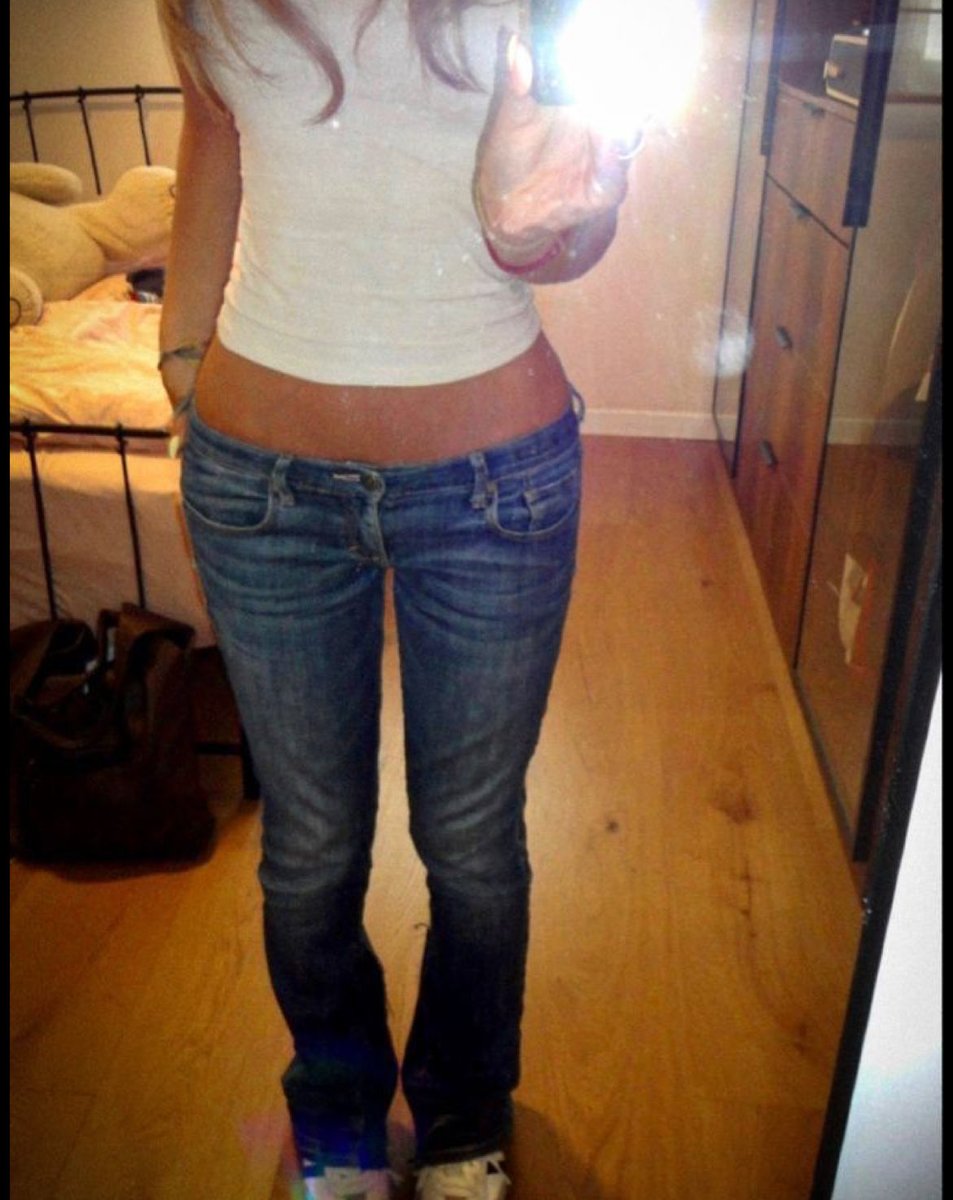 lilyscoolstuff's tweet image. thinspo legs in jeans 😻😻
#thinspo #bodyspo #edtwt #ed