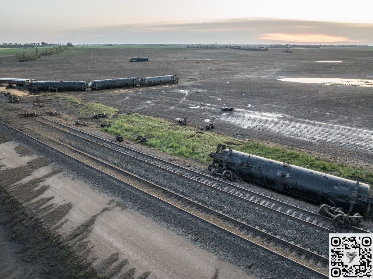 AnnaDeMilanese's tweet photo. Der erste Tornado der Stufe EF-5 seit 2013 wurde in den USA bestätigt.

Der Tornado traf in der Nacht des 21. Juni Enderlin, North Dakota. Der Wirbelsturm schleuderte mühelos 20 Tonnen schwere Eisenbahnwaggons durch die Luft. Mehrere Häuser wurden vollständig zerstört. https://t.co/uAcdIIl71E