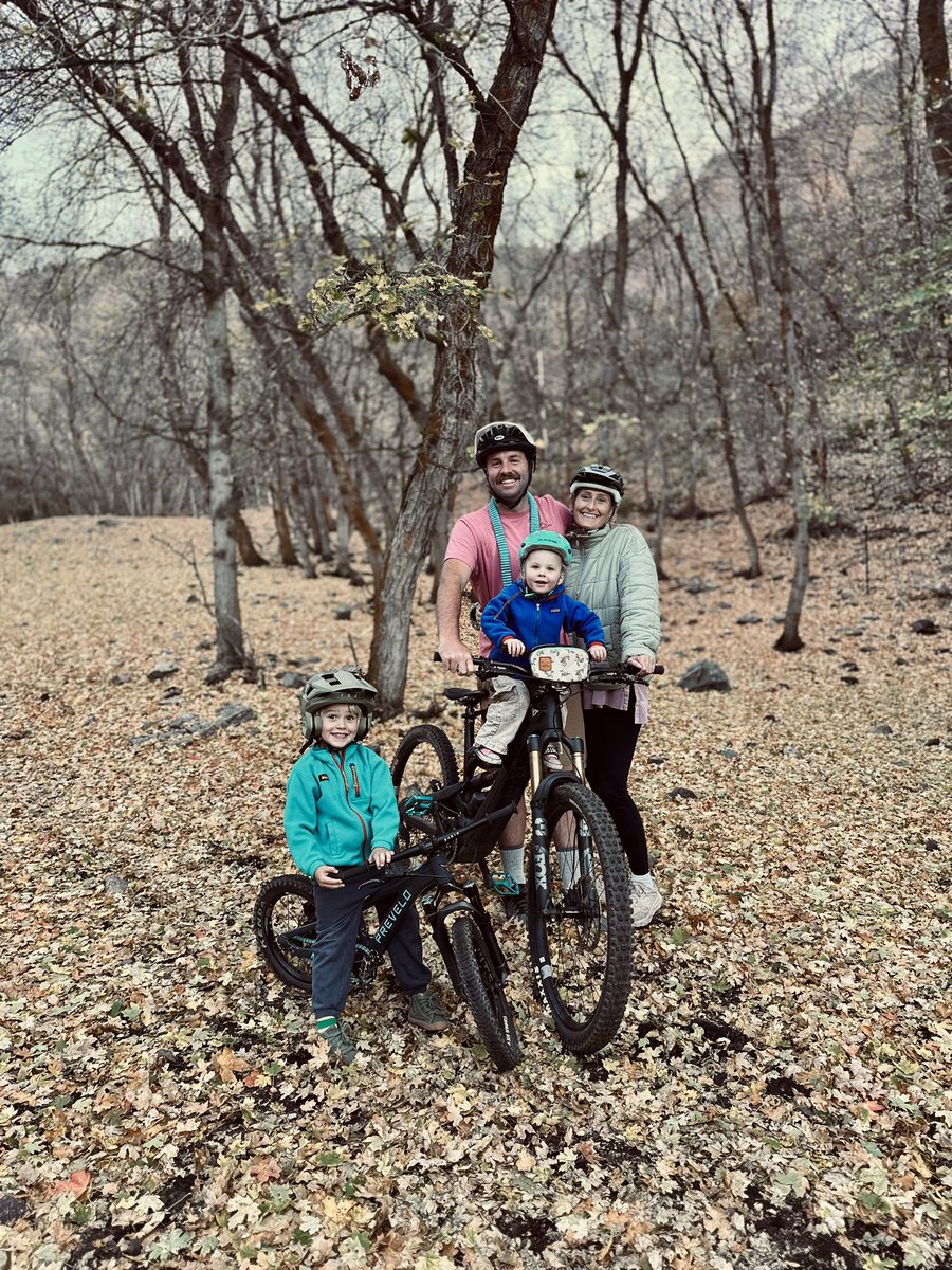 EdwardADalton's tweet photo. 🍁 🍂 The fall foliage isn’t lasting very long, but we managed to get out to enjoy some beautiful colors! My favorite time of year! https://t.co/Ks23ZdoWnA
