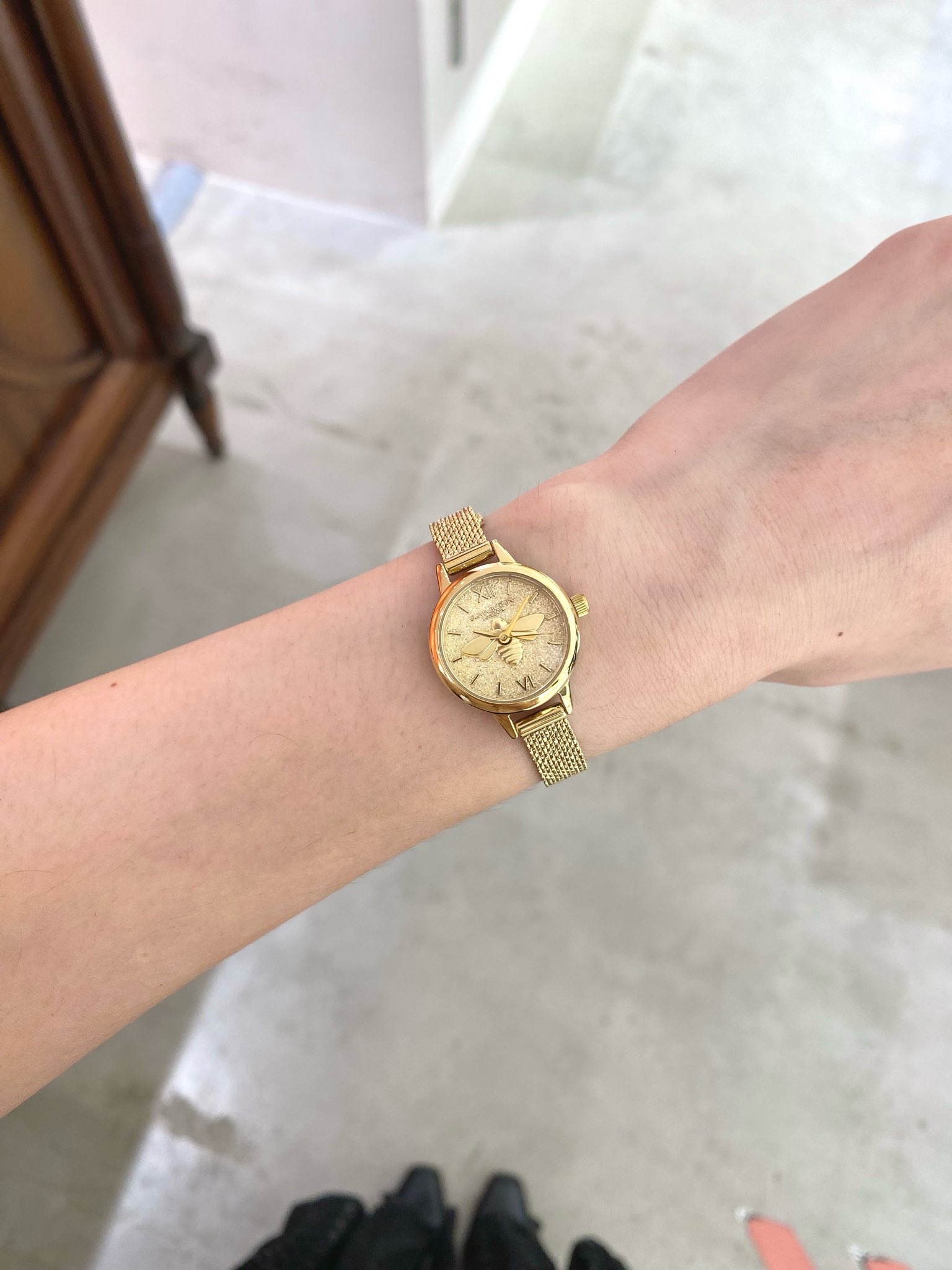 OLIVIA BURTON オリビアバートン 蜂モチーフ 美品 希少 オリビア・バートン”新作】日本製ムーヴメントを搭載した