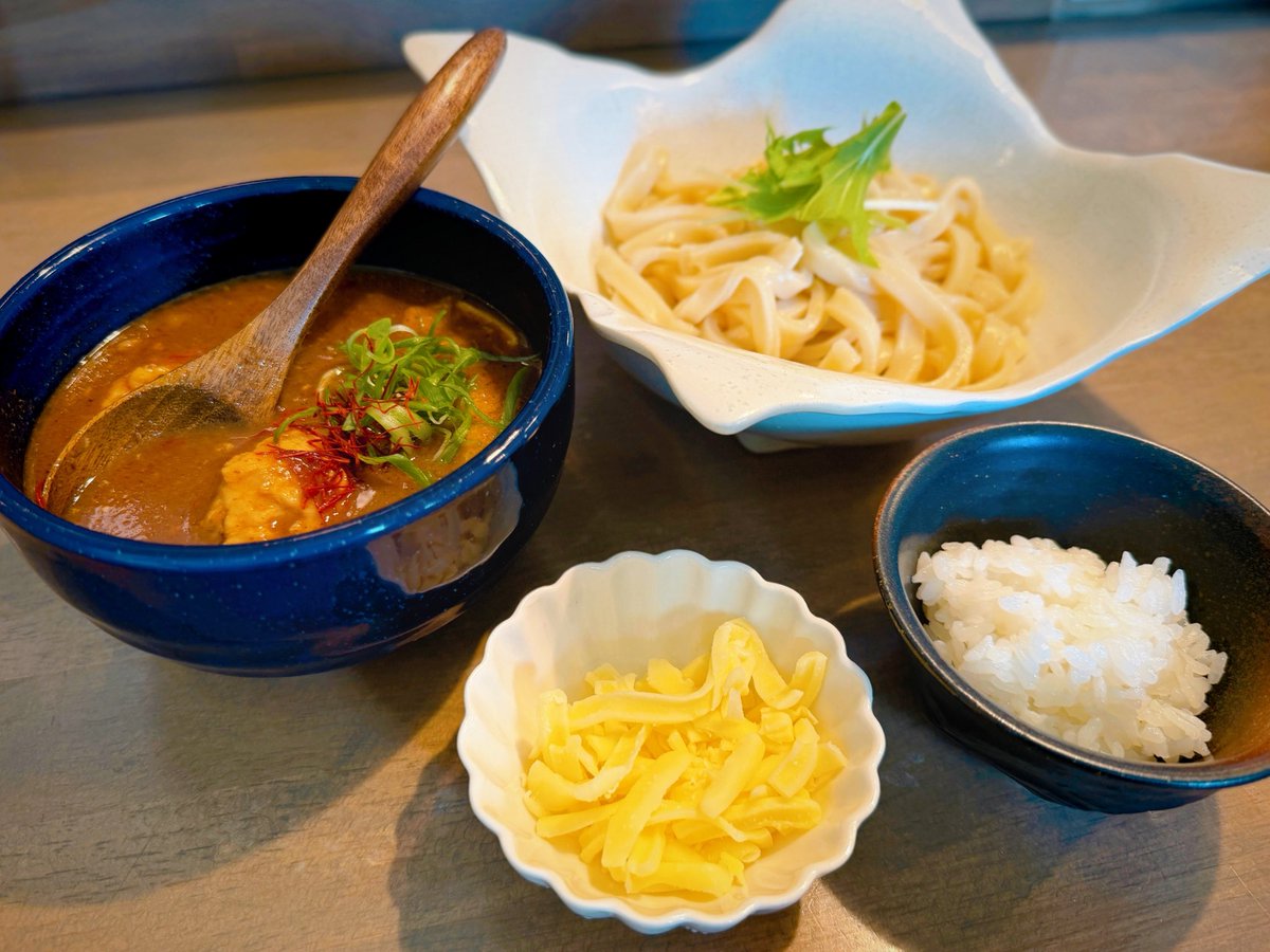 DailyHotelJapan's tweet photo. 出汁の旨味と欧風カレーのコクが絶妙に溶け合うTFRのカレーうどん。もちもち麺がスープをしっかり絡め取り、締めはご飯とチーズで“追いリゾット風”に!上福岡駅すぐの人気店です。
https://t.co/2ccqyze8dO
#TFR #ティーエフアール #カレーうどん #jam3281 #スパイス #上福岡 #ホテル #デイリーホテル https://t.co/TxL7UjoM5D
