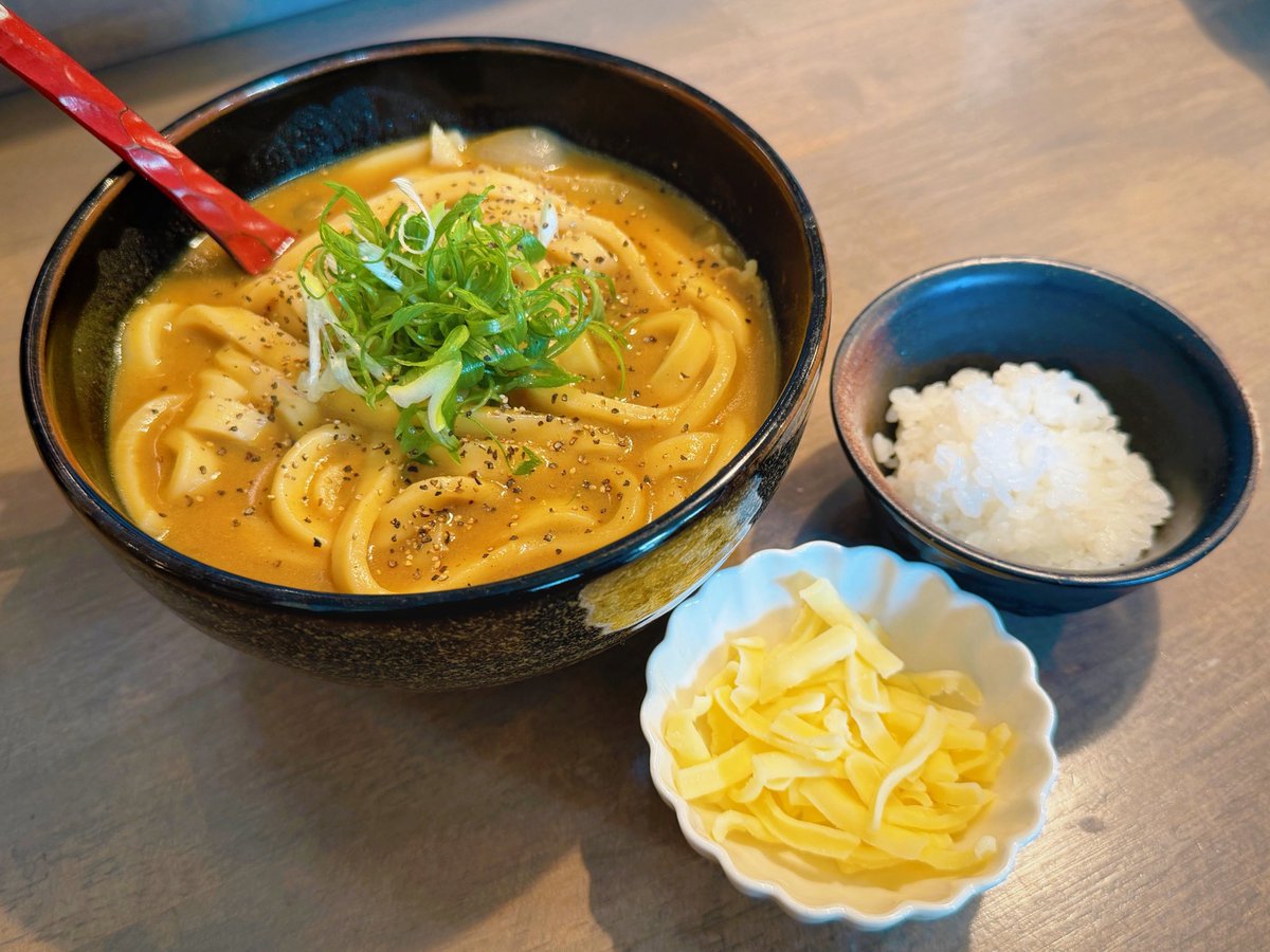 DailyHotelJapan's tweet photo. 出汁の旨味と欧風カレーのコクが絶妙に溶け合うTFRのカレーうどん。もちもち麺がスープをしっかり絡め取り、締めはご飯とチーズで“追いリゾット風”に!上福岡駅すぐの人気店です。
https://t.co/2ccqyze8dO
#TFR #ティーエフアール #カレーうどん #jam3281 #スパイス #上福岡 #ホテル #デイリーホテル https://t.co/TxL7UjoM5D