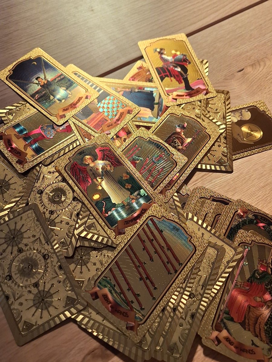 haileyskz_'s tweet image. au #minchan onde 

Bangchan, que posta vlogs e faz tiragens no Twitter, recebe um pedido inesperado no meio da noite 

Ou 

Minho, cozinheiro e streamer, é convencido pelos amigos a perguntar das cartas sobre suas próximas chances no amor