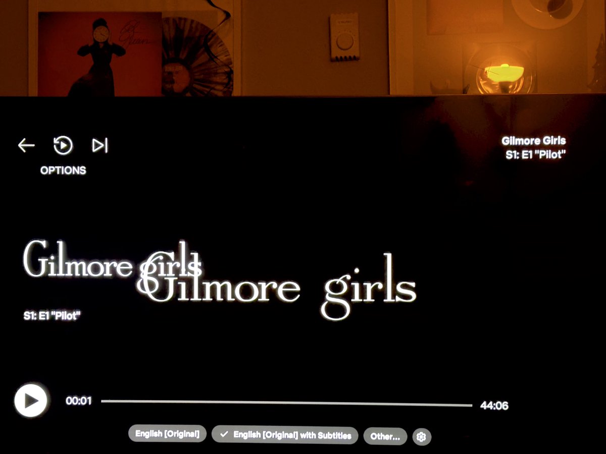 hightidehellcat's tweet image. Like 12 years ago, my ex best friend made me promise to NEVER watch Gilmore Girls because it’s the “worst show ever and everyone who likes it sucks”. 

Well, he ghosted me so I’m finally gonna do it. Documenting it here on the off-chance it’s life-changing. 

Fuck you, Jef.