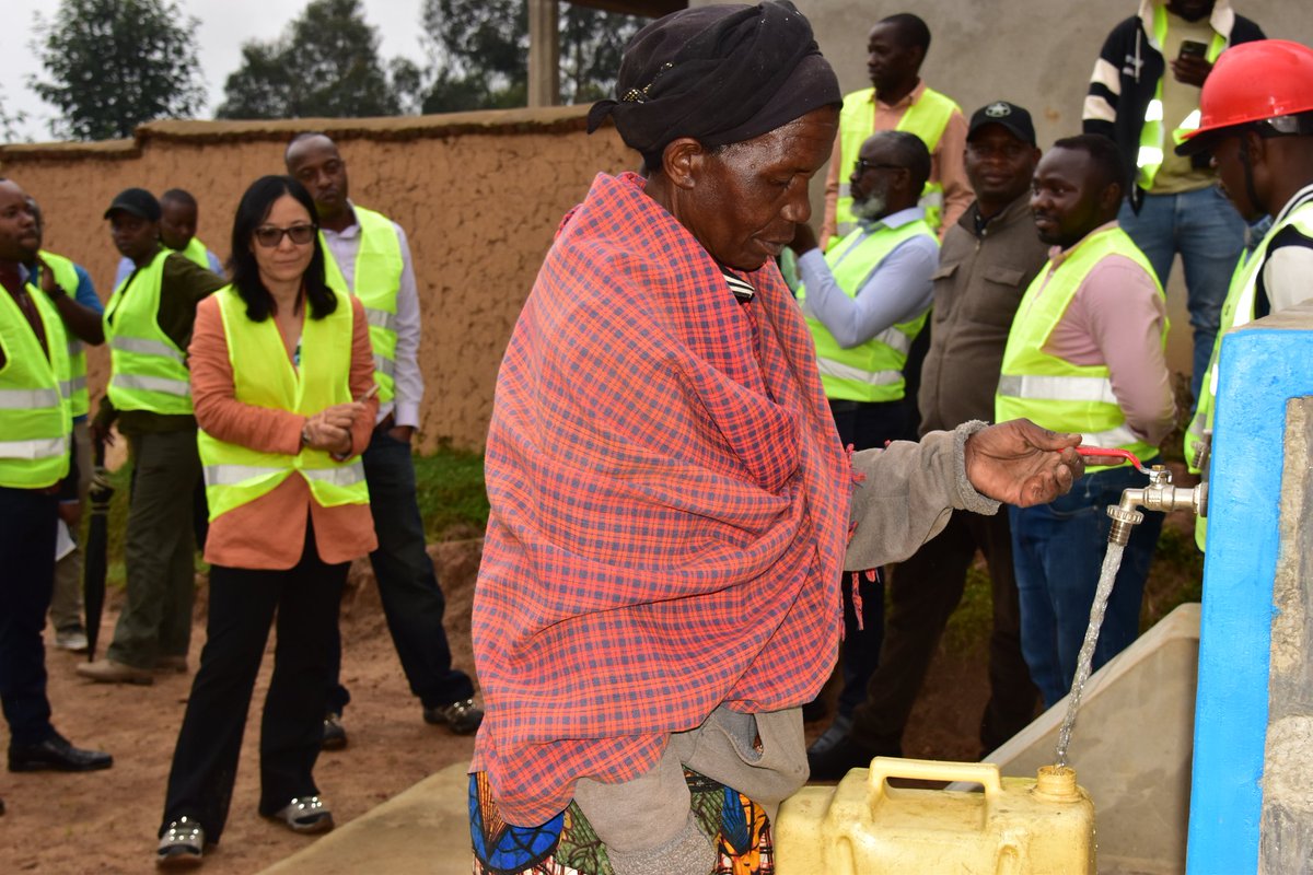 NyabihuDistrict's tweet image. Umuyobozi w'Akarere @muanto22,kuri iki gicamunsi ,yakiriye Itsinda rya @WB_Rwanda, riyobowe na Nkosinathi Mbuya.Basuye ibikorwa biterwa inkunga na World Bank,harimo kugeza amazi meza ku batuye mu Murenge wa Rambura,binyuze mu mushinga Urwanya igwingira uzwi nka #SPRP.