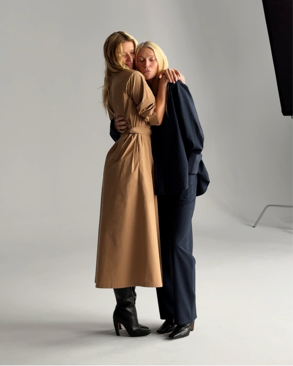 Gap_JP's tweet image. MOMENTS IN THE MAKING. 
かたちになる瞬間。​
母と娘がともに過ごす、
撮影現場のひととき。​
グウィネス・パルトローと、アップル・マーティンが魅せる GapStudio FW 2025。​
#GapStudio

詳細はこちら：gap.co.jp/gap-explore-ga…