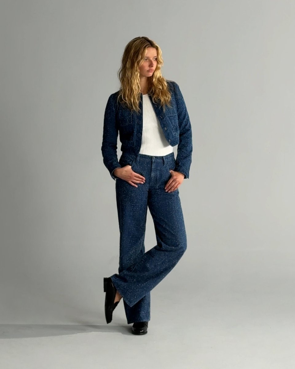 Gap_JP's tweet image. MOMENTS IN THE MAKING. 
かたちになる瞬間。​
母と娘がともに過ごす、
撮影現場のひととき。​
グウィネス・パルトローと、アップル・マーティンが魅せる GapStudio FW 2025。​
#GapStudio

詳細はこちら：gap.co.jp/gap-explore-ga…