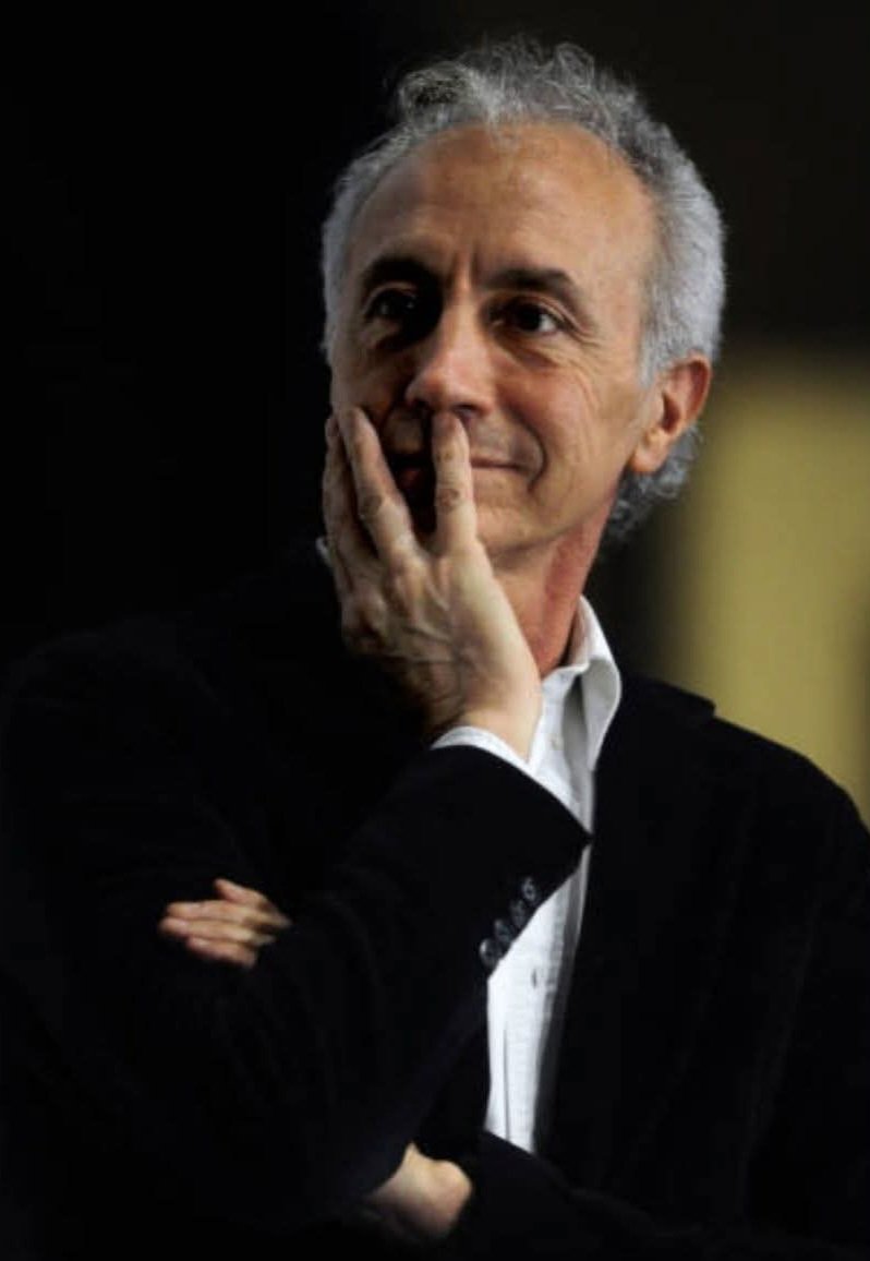 Editoriale di Marco Travaglio
- 7 Ottobre 2025

LES CORNUS🤘

E niente, dopo soli 836 minuti 🤭 anche Lecornu
è venuto prematuramente a mancare, anche se lo tengono attaccato alle macchine per altri due giorni. Strano, perché per fare un’ottima riuscita aveva proprio tutto: è un