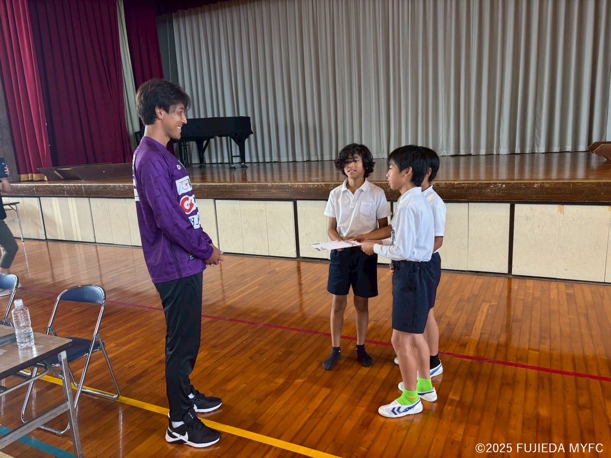 fujiedamyfc_pr's tweet image. 📝 | ホームタウン活動

10/2(木)  #川島將 選手が和田小学校を訪問し、
6年生に対して職業講話を行いました🏫

▼ レポート ✍🏻
myfc.co.jp/blogs/20251007…

#藤枝MYFC 
#ホームタウン焼津市