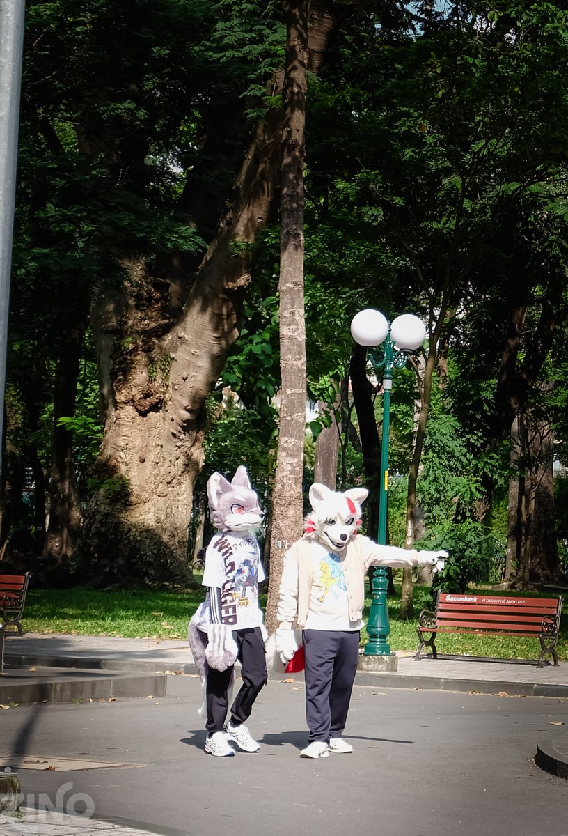linkkunghusky's tweet photo. Me : Where are you taking me?
Wofy : Go yems that way!
#FursuitEveryday #Fursuit #Furry #Yems #Vietnamtrip
.
with @Wofychuu
.
📷 : @ZinoRedpaw https://t.co/z2Rpymbmgq