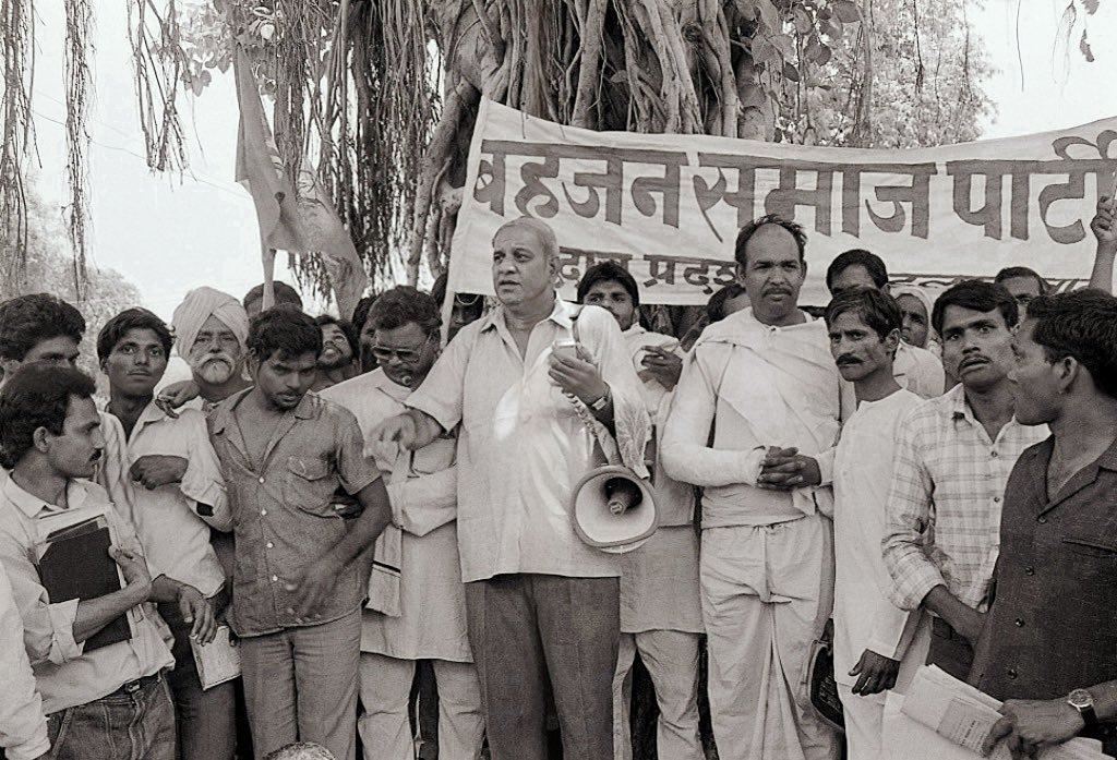 DavePot19781045's tweet photo. “मेरे अकेले के प्रयास से समाज नहीं बदल सकता लेकिन में कोशिश इसलिए करता हु क्योंकि पानी में हलचल मचाने के लिए एक पत्थर ही काफी है।”

#बहुजन_नायक_मान्यवर_कांशीराम_साहब_जी https://t.co/VBTDKUn10A