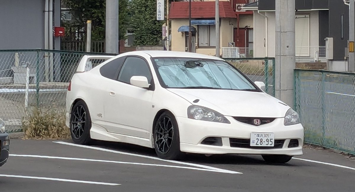 借り物ホイール
遠目に見ると意外と悪くない