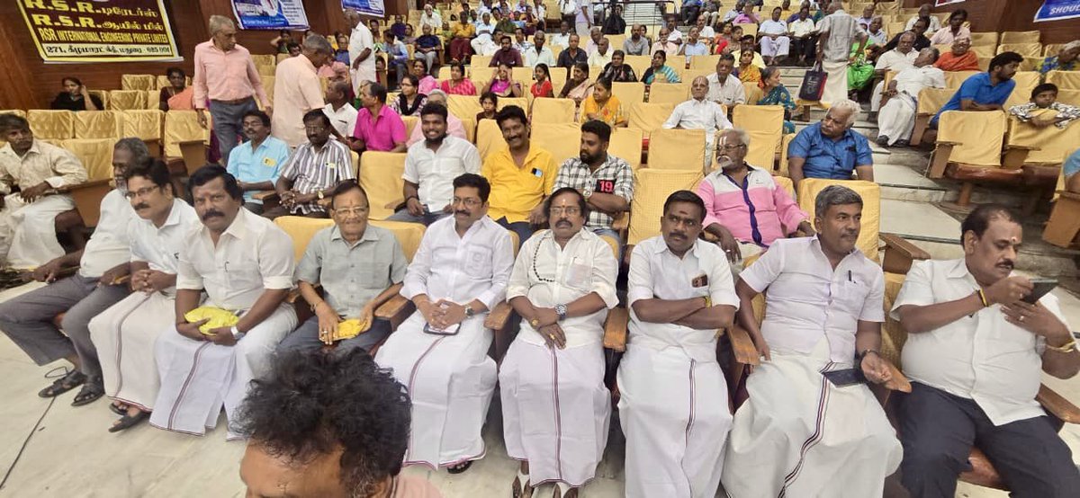 DrPSaravananMD's tweet image. பத்மஶ்ரீ Dr.T.M.சௌந்தரராஜன் அவர்களின் அகில இந்திய TMS ரசிகர் மன்றத்தின் சார்பில் 06.10.2025 அன்று நடைபெற்ற “இன்னிசை நிகழ்ச்சியில்” நானும், தெற்கு தொகுதி சட்டமன்ற உறுப்பினர் திரு. S.S.சரவணன் அவர்களும் சிறப்பு அழைப்பாளராக கலந்துகொண்டு TMS அவர்களின் புகைப்படத்திற்கு மலர்தூவி மரியாதை…