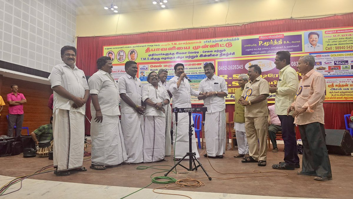 DrPSaravananMD's tweet image. பத்மஶ்ரீ Dr.T.M.சௌந்தரராஜன் அவர்களின் அகில இந்திய TMS ரசிகர் மன்றத்தின் சார்பில் 06.10.2025 அன்று நடைபெற்ற “இன்னிசை நிகழ்ச்சியில்” நானும், தெற்கு தொகுதி சட்டமன்ற உறுப்பினர் திரு. S.S.சரவணன் அவர்களும் சிறப்பு அழைப்பாளராக கலந்துகொண்டு TMS அவர்களின் புகைப்படத்திற்கு மலர்தூவி மரியாதை…
