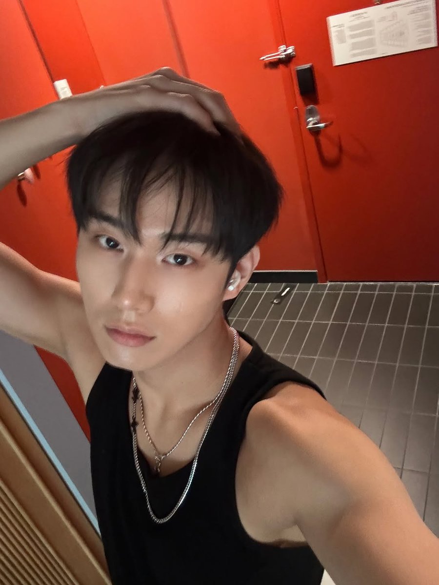 Intak (@hwangintq) on Twitter photo 