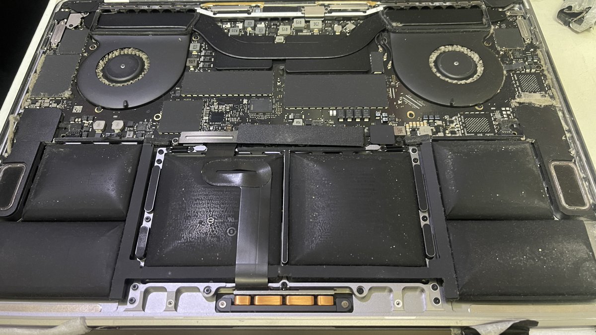 CALPICOfrom946's tweet photo. やってくよ

#A1990
#MacBookPro
#バッテリー交換 https://t.co/koSJMDKNrM