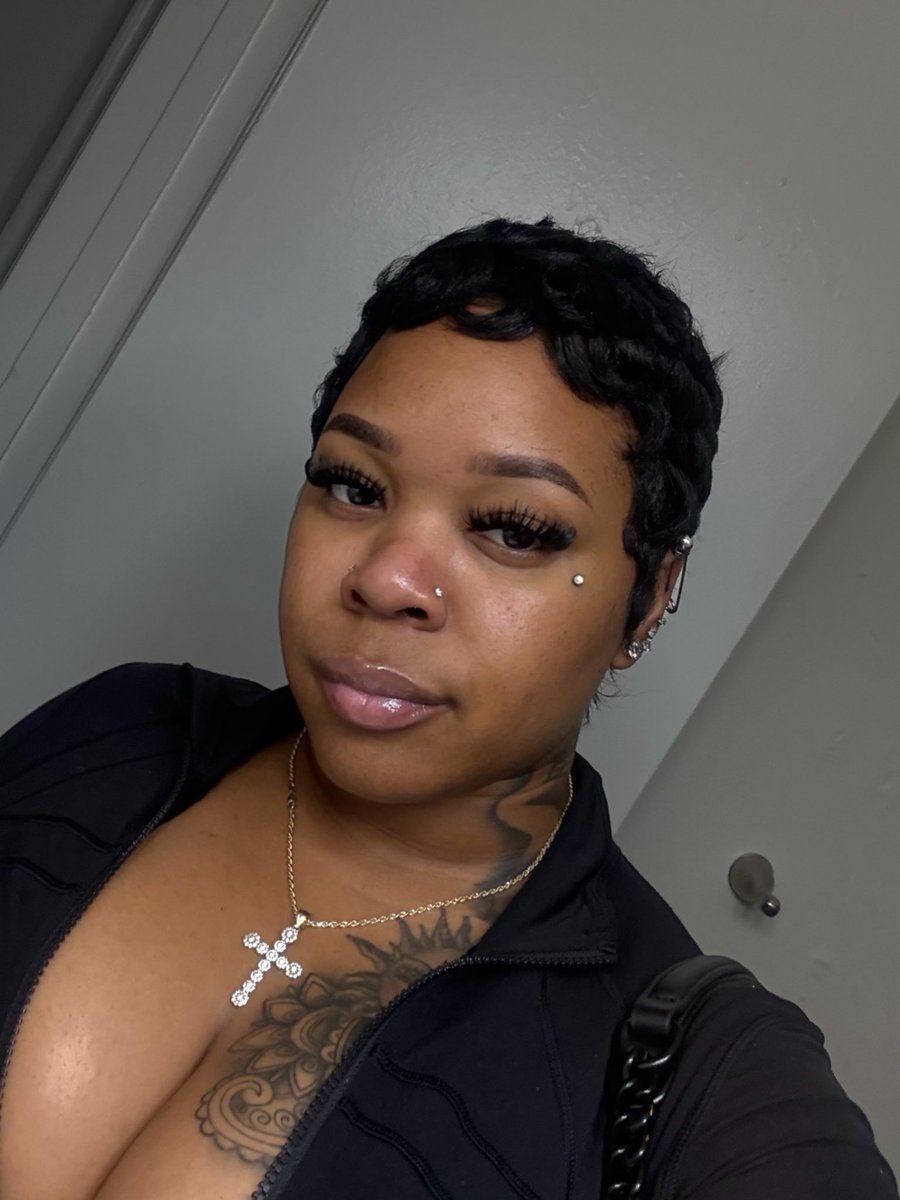 playkaycarti's tweet image. child’s play by drake &amp;amp; start it at 2:25 😍