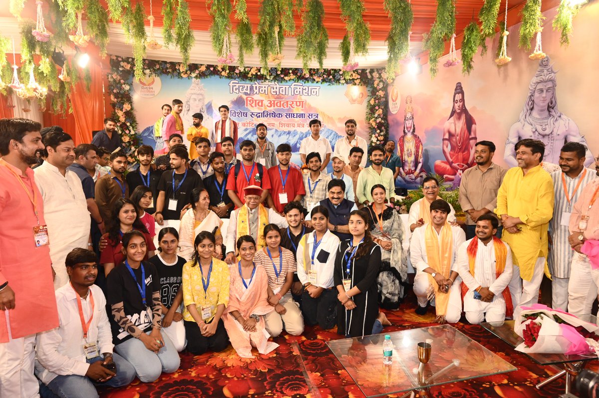 RajBhavanHP's tweet image. आगरा में दिव्य प्रेम सेवा मिशन द्वारा आयोजित महानाट्य “जाणता राजा” में सहभागी होना गर्व का क्षण रहा।
छत्रपति शिवाजी महाराज का जीवन राष्ट्रभक्ति, नीति और साहस का अमर प्रतीक है।

प्रधानमंत्री श्री @narendramodi जी के विकसित भारत के संकल्प में वही प्रेरणा आज भी जीवित है।…