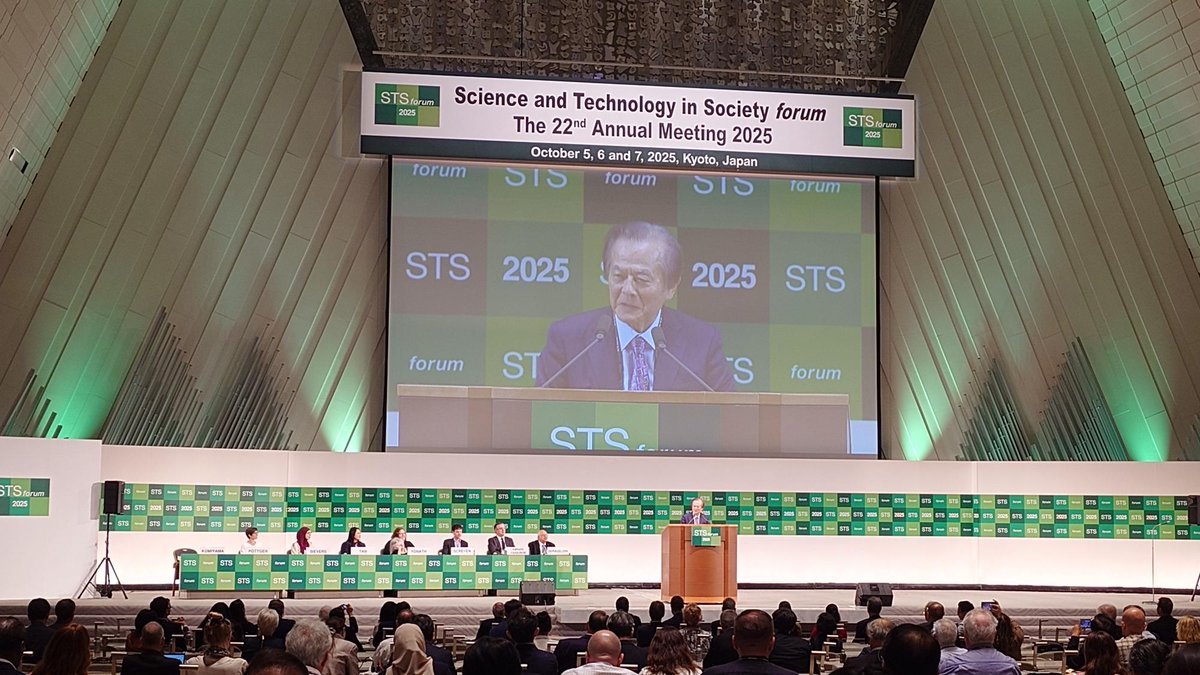 STS forum tweet media