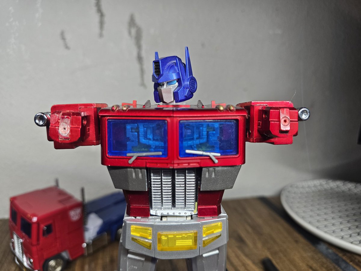 MaizePlainsTF's tweet image. PSA: do NOT buy Magic Square Light of Freedom Metallic Version. They painted the fucking elbow pegs AND pinned them in causing them to be UNREASONABLY tight, to the point that BOTH of the arms on mine sheared clean off. I've tried fixing one but the other just broke off.