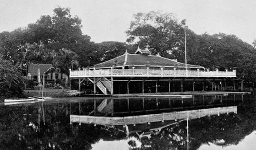 #Yangon’s Royal Lake wasn’t born of nature - but empire. 

Once jungle and tigers, #Kandawgyi was built by the British, shaped by war, and still holds the city’s oldest secrets beneath its calm surface.

yangontimemachine.com/en/all-article…