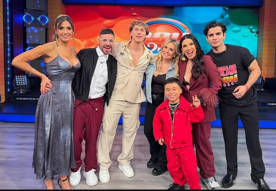 RCulturaPop's tweet image. En el tour de medios de los finalistas de @LaCasaFamososMx

Aldo, por ser el ganador, y Abelito fueron los más solicitados.

Mar tuvo buena relevancia.

Dalilah y Shiky.. los acompañaron. 

#TeamDía 🌞 #TeamNoche 🌛 #LCDLFMX #LCDLFMX3 #LaCasaDeLosFamososMx
