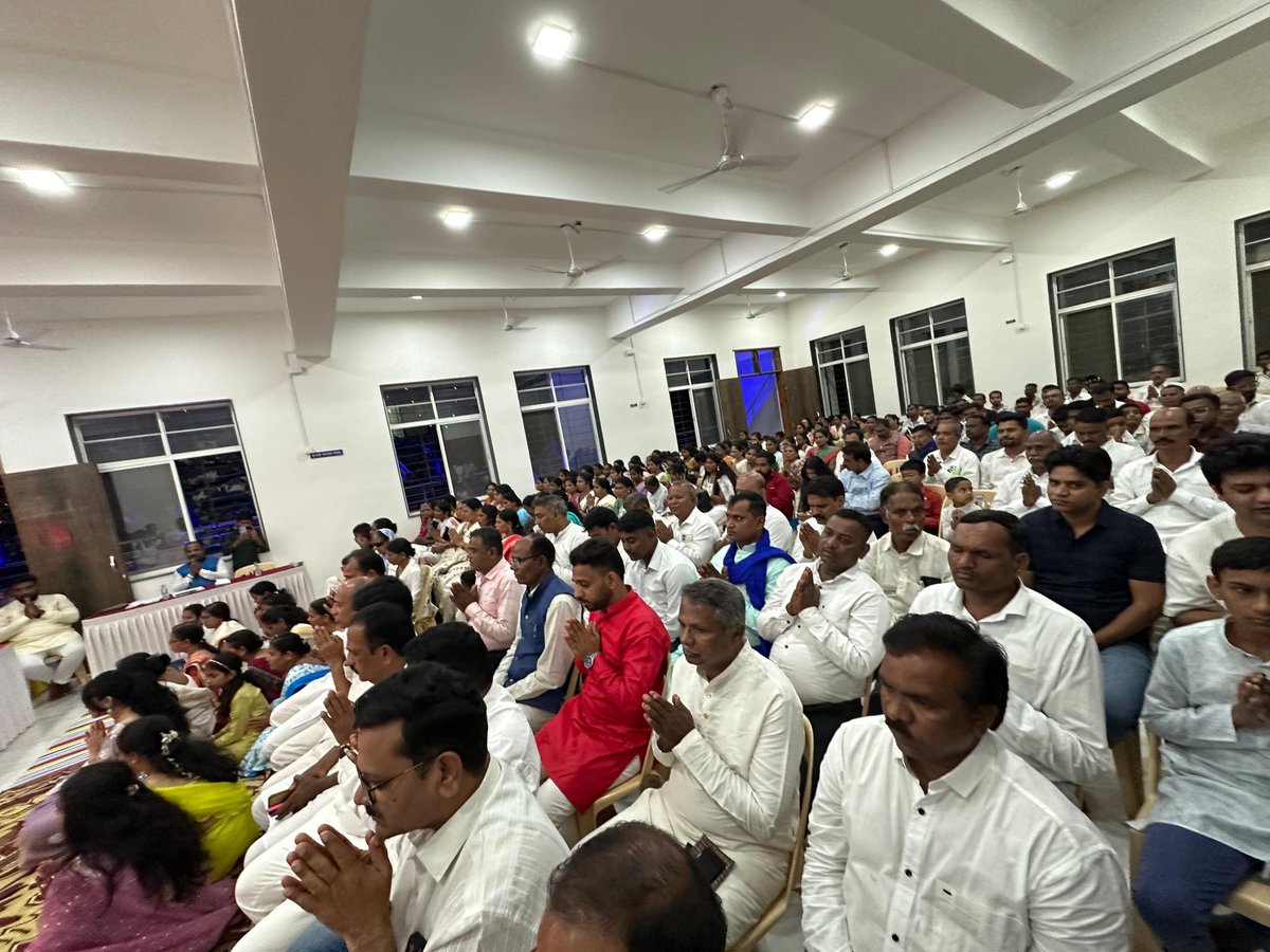 jagdishmulikbjp's tweet image. धम्मचक्र प्रवर्तन दिनानिमित्त कार्यक्रमाना भेटी.

महामानव डॉ. बाबासाहेब आंबेडकर यांनी धम्मक्रांती करून शोषित, वंचितांच्या मनात स्वाभिमानाची मशाल पेटवली.

धम्मचक्र प्रवर्तन दिनानिमित्त, खराडी आणि विश्रांतवाडी येथील बुद्धिविहार येथे भगवान गौतम बुद्धांच्या आणि डॉ बाबासाहेब…